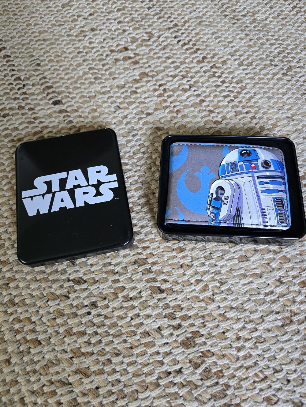 NWT! Star Wars R2-D2 Wallet in Blue and White with Logo Tin